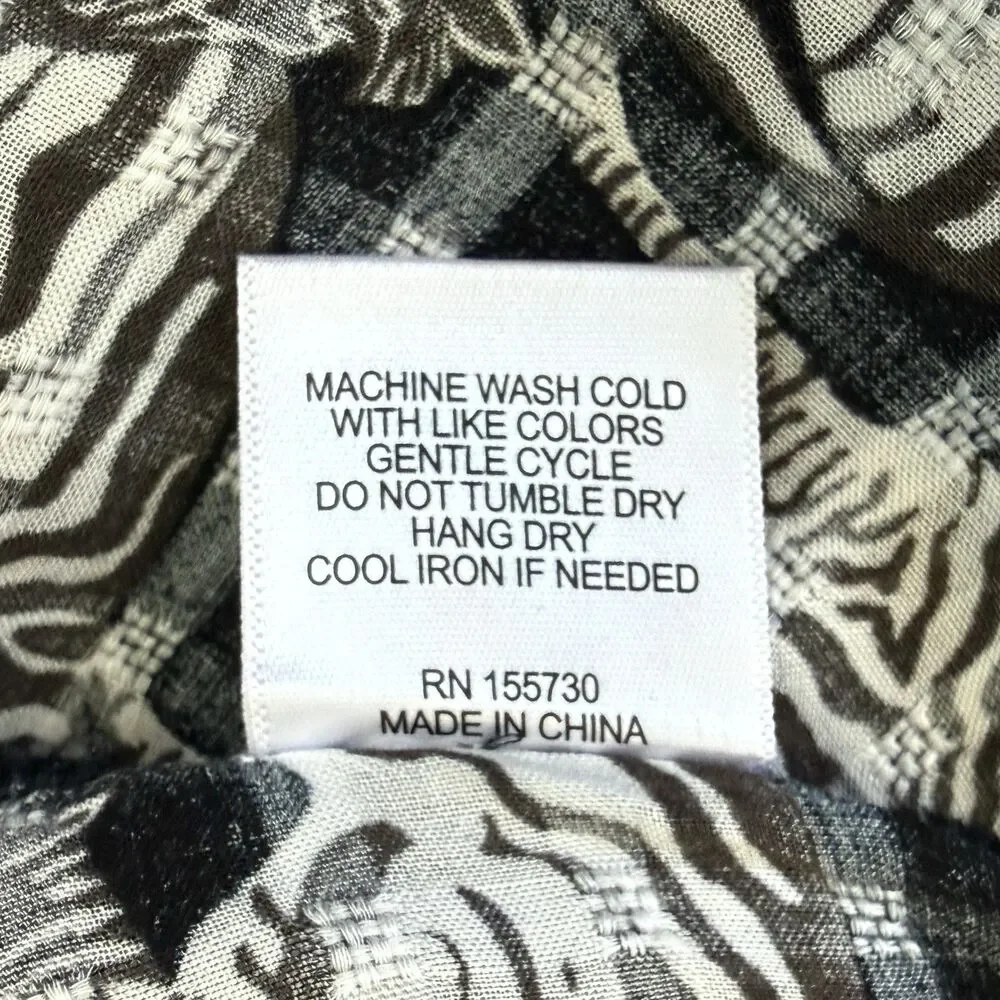 Jane + Delancey Zebra Print Rayon Button Front Blouse Jacquard Weave Sz Medium - Picture 11 of 12